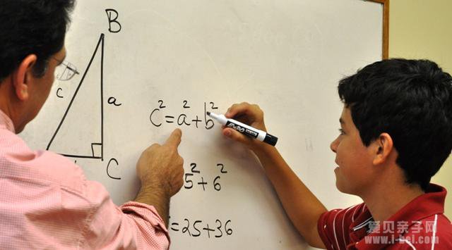 为提升学生数学水平,英国引进中国数学教辅教材