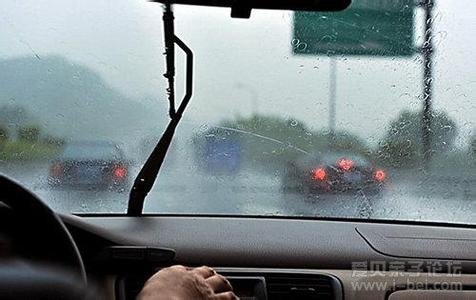 雨天开车