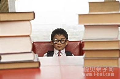 过早过度的早期教育等同“虐待”
