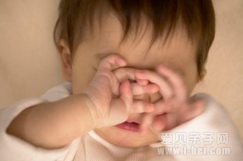 5招让宝宝摆脱冬日“起床气”
