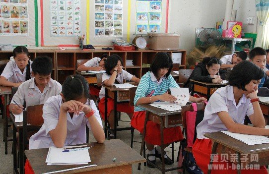 北京人大代表建议九年义务教育变十二年
