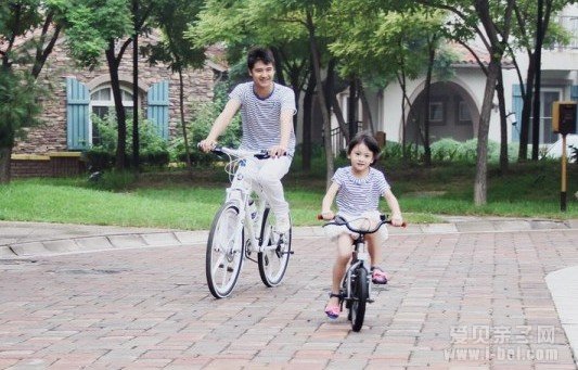 爱贝小编总结五个跟孩子融洽聊天的小技巧