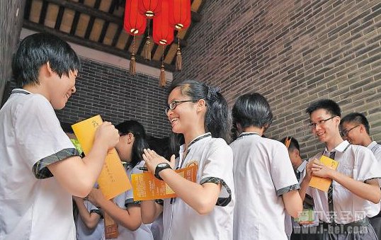 半数大学生称与同窗难相处 竞争及习惯冲撞是主因