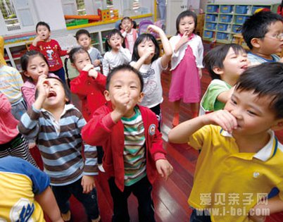 家长怎样帮助孩子适应幼儿园的生活