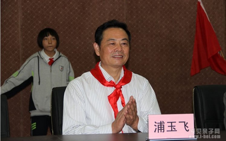 育英外校校长:华明友