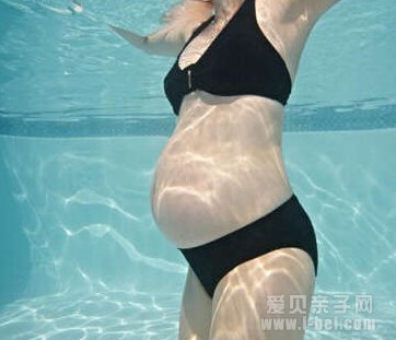 准妈妈在孕期游泳的好处及注意事项