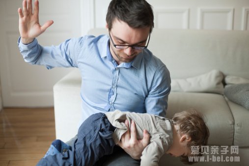 父母千万不要用打屁屁的方式体罚孩子