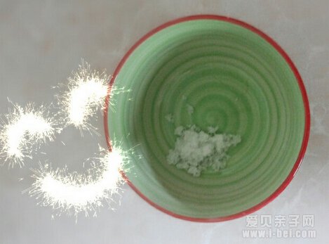 暑期家长自制的泡泡水游戏