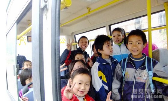 孩子坐公交车遇到危险怎么办？