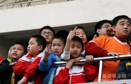 孩子跟小伙伴打架了怎么处理