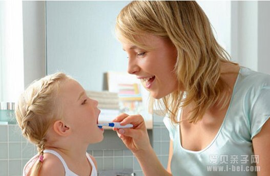 宝宝什么时候开始刷牙？牙“刷”怎么选？