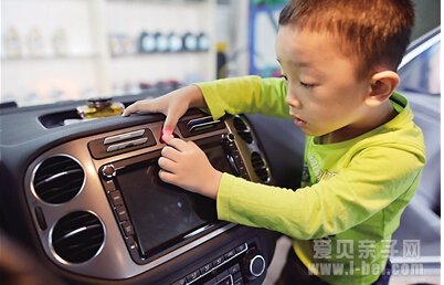 被困车内如何自救？