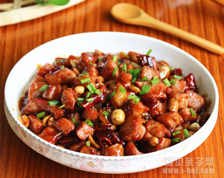 麻辣宫保肉丁一道开胃下饭菜