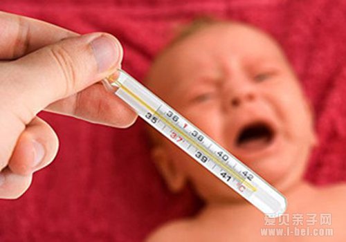 婴儿发烧怎么办？分享6个便捷正确的退烧法
