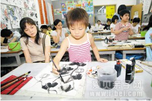 孩子参加兴趣班
