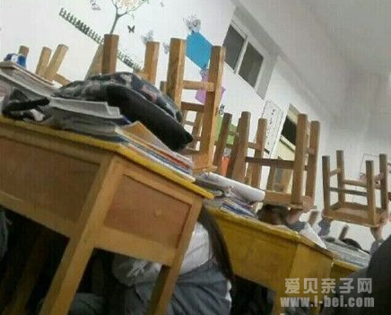 奇葩女老师学商鞅连坐 1人犯错全班蹲着听课