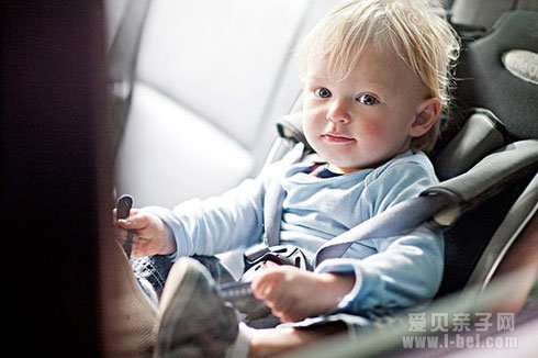 元旦假期出游 禁止孩子在车上做这8个动作