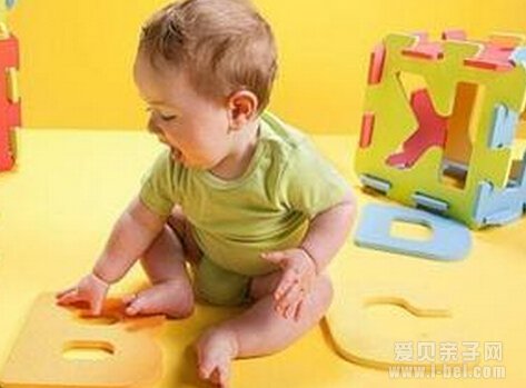 不同年龄的宝宝适合玩什么玩具