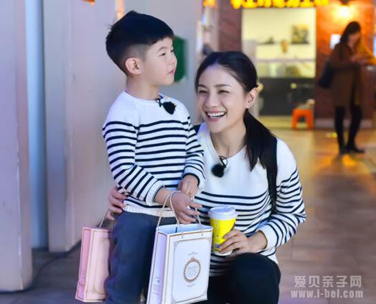明星育儿:胡可为什么能教育出人见人夸的安吉小鱼儿?